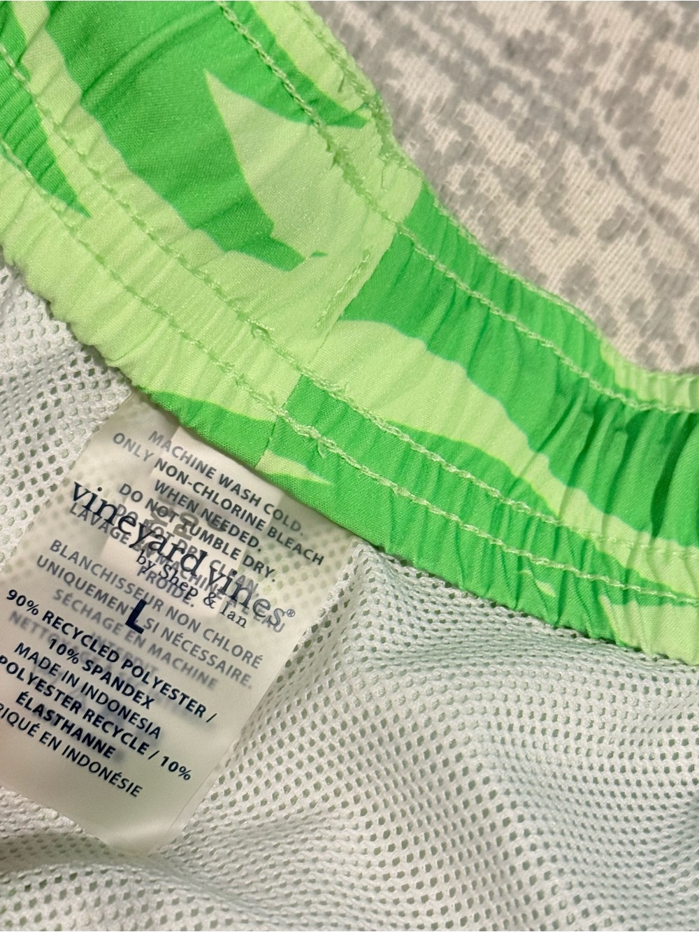 ⛔️ SOLD ⛔️ Vineyard Vines ///  Men’s Printed Chappy Green Palm-Print Swim Trunks - Picture 5 of 6
